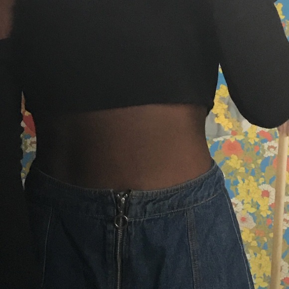 NEVER WORN PrettyLittleThing black bandeau crop. - Picture 2 of 3